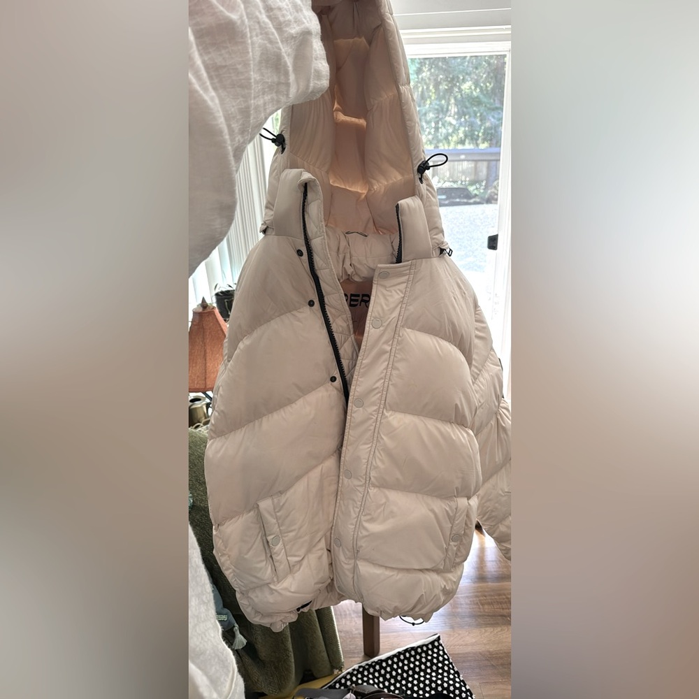 TNA White super puff Med